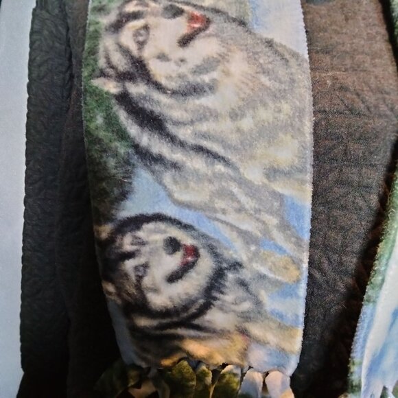 Fleece Winter Scarf Wolf Print Handmade Knotted Fringe Soft Warm Wildlife Scene - Picture 4 of 5